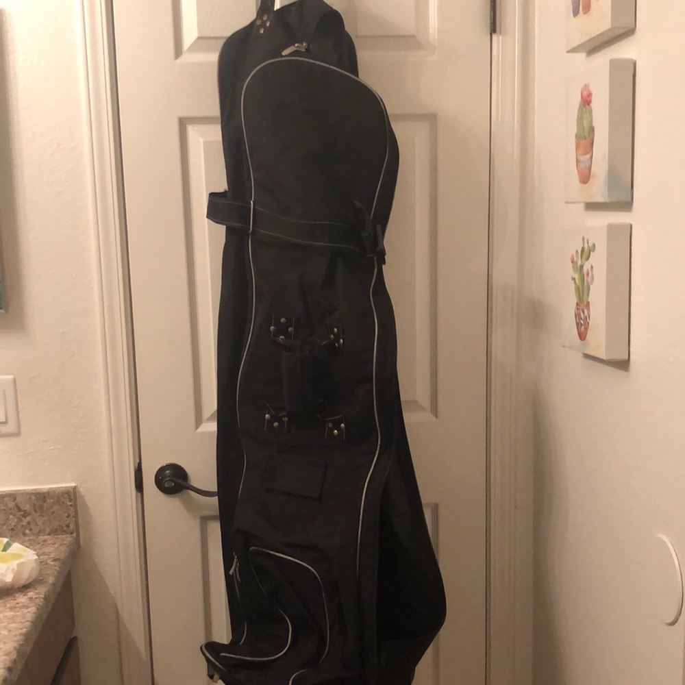 Travel ski bag w/ wheels. bag size 49”L x 12”W. ski size up to 165cm length.